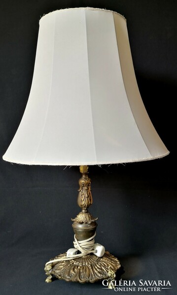 Dt/313 – a huge neo-baroque style table lamp with a fabric shade and lion's claw legs