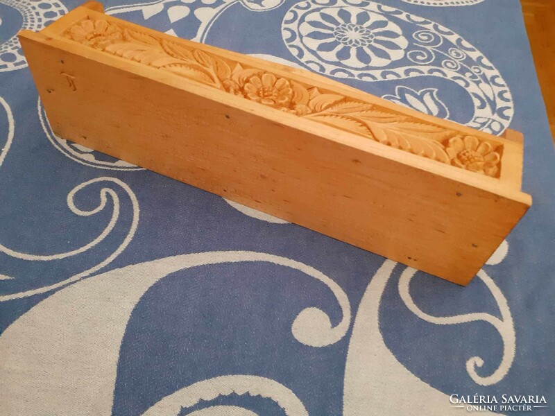 Faragott asztali tolltartó fa doboz -szép virágmintás faragás - Jelzett T.I.