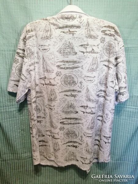 Xxl-e men's Hawaiian style shirt.