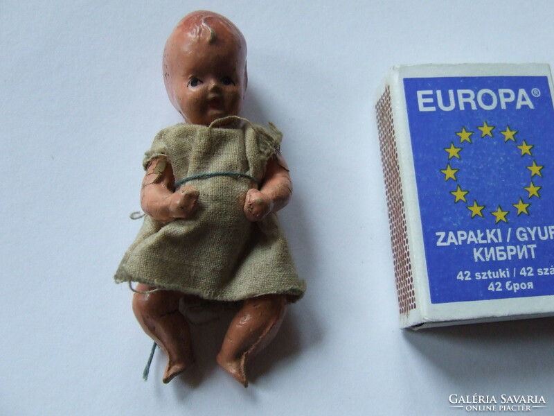 Régi, antik mini, miniatűr kerámia és festett porcelán baba egyben-az egyik sérült