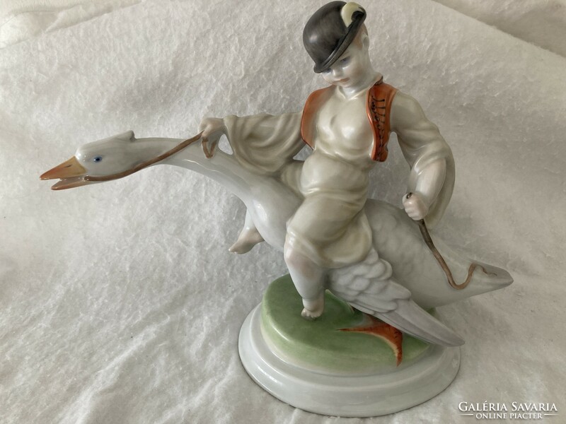 Herend porcelain hand-painted figure / Ludas Matyi statue