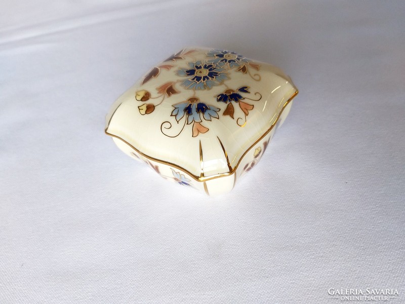 Zsolnay hand-painted cornflower bonbonier / jewelry holder (no.: 23/170.)