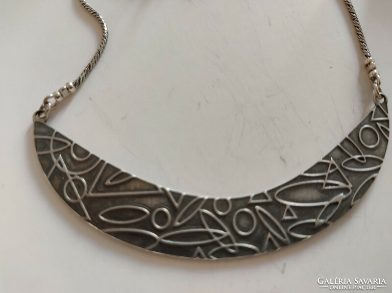 Izraeli ezüst nyaklánc-nyakék mintás díszített elemmel
