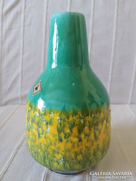 Iparművészeti türkiz kerámia váza, sárga dekorral, jelzett, hibátlan, 25 cm