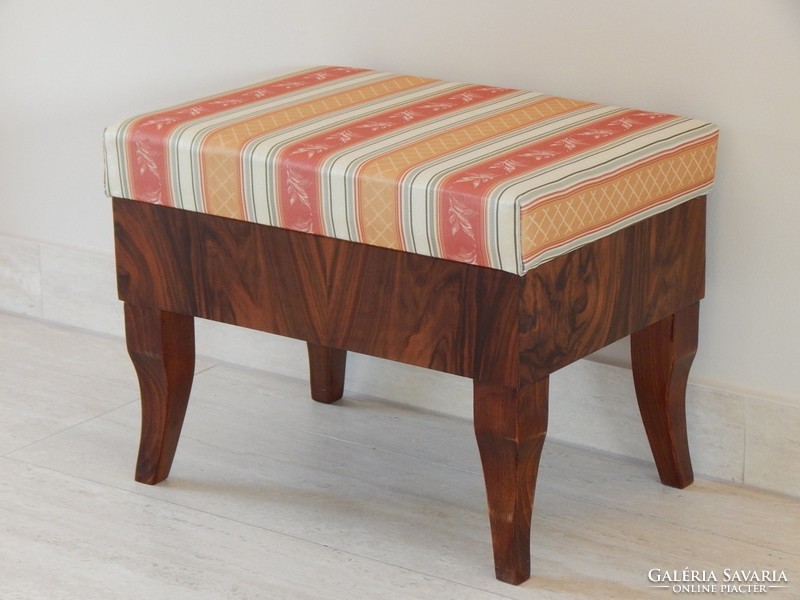 Footstool, l - 06, we have 1 of the 