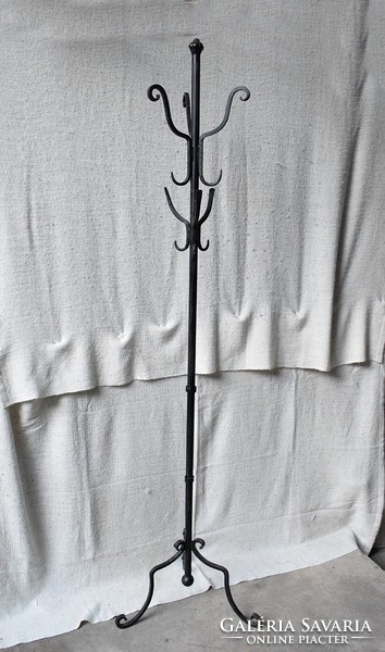 Kovácsolt vas , szabadon álló ruha fogas , kortárs iparművészeti termék 209 cm