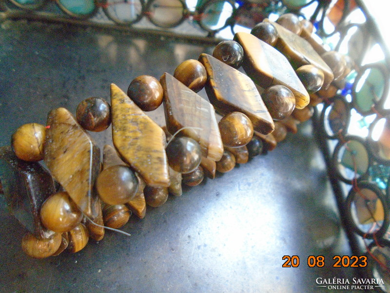 Csiszolt fazettált lapos rombusz és gömb tigrisszem gyöngyökből igényes munkával készült karkötő