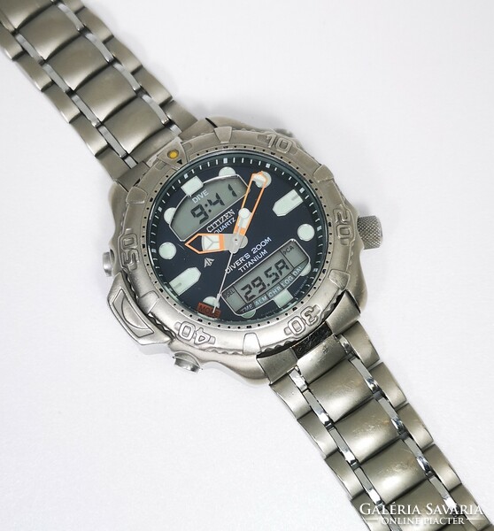 Citizen promaster titanium diver's quartz chronograph! With Tiktakwatch service card, warranty