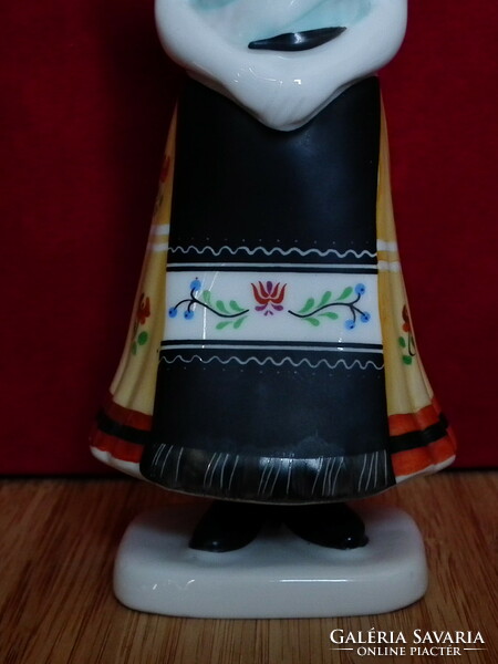 Hollóházi porcelán - Sírós kislány népviseletben 16cm