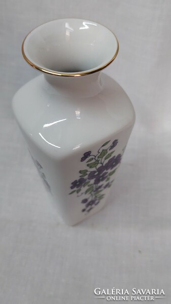 Zsolnay porcelán szögletes váza ibolya mintával