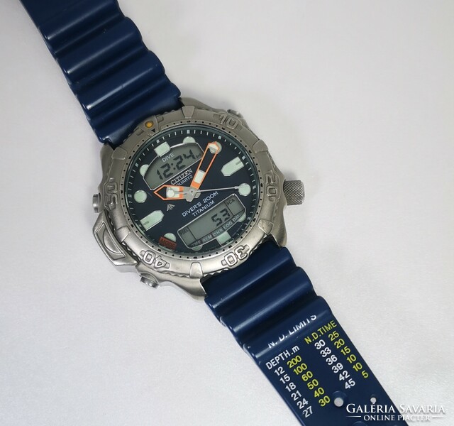 Citizen promaster titanium diver's quartz chronograph! With Tiktakwatch service card, warranty