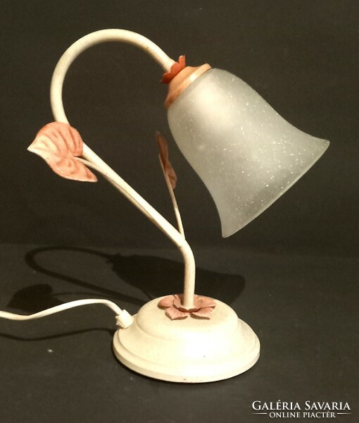 An old table lamp can be negotiated in an art nouveau pair