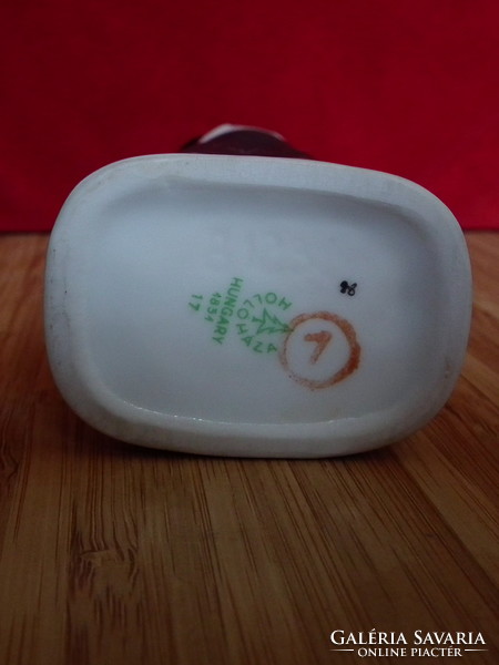Hollóházi porcelán - Kis legény kalapban, népviseletben 18cm