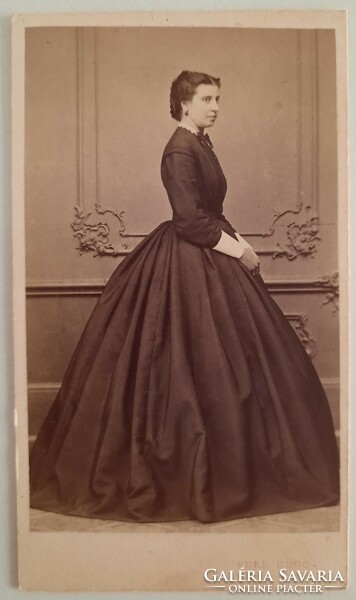 Antique business card (cdv) photo, noble lady, oblique. Küss, Vienna, 1860s