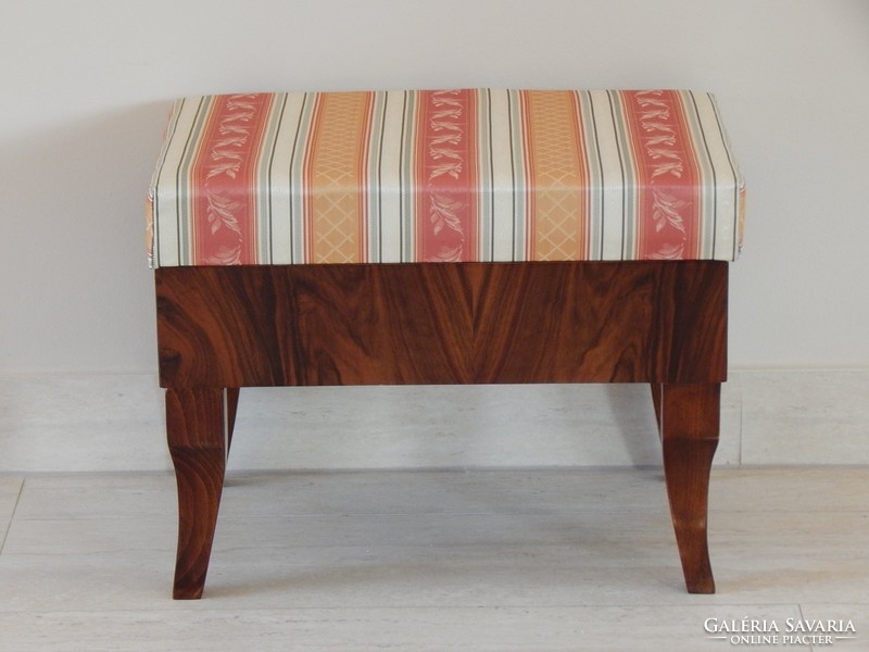 Footstool, l - 06, we have 1 of the 