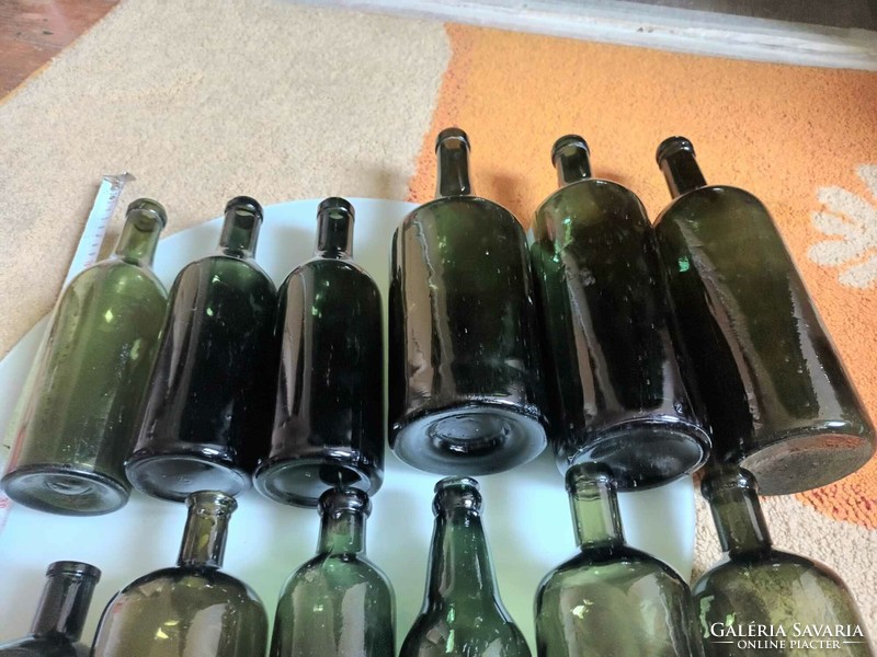 Antik régi boros sörös palackok üvegek