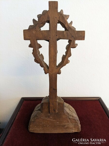 Antik fa asztali korpusz Jézus Krisztus a kereszten.  1800-as évekből.
