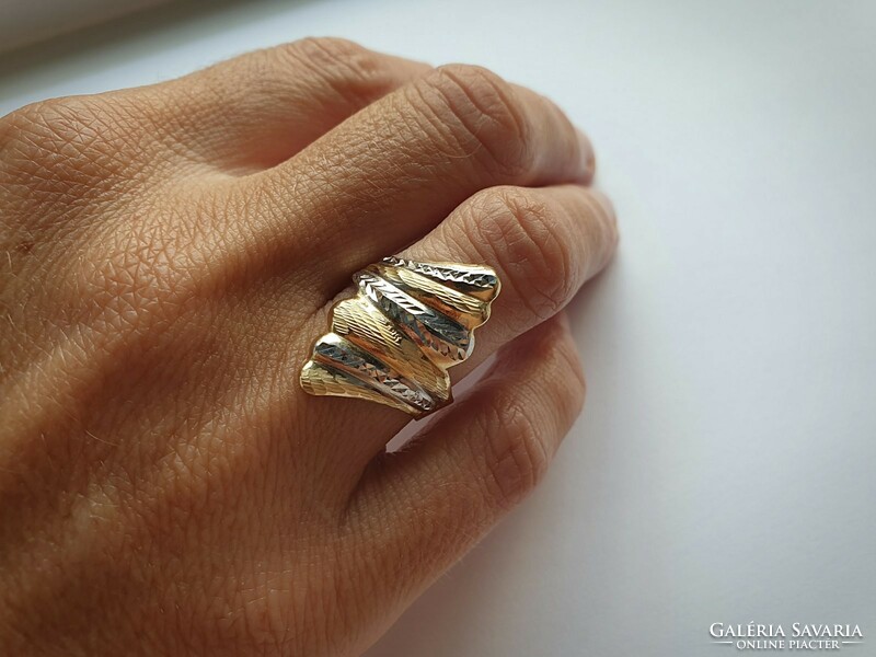 Beautiful women's 14k gold ring