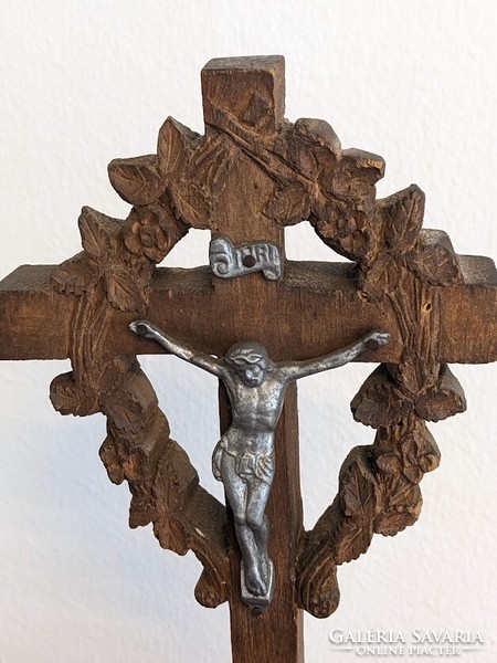 Antik fa asztali korpusz Jézus Krisztus a kereszten.  1800-as évekből.