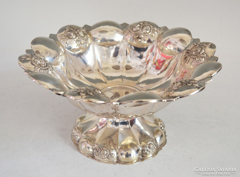 Silver table centerpiece with rose of Vienna