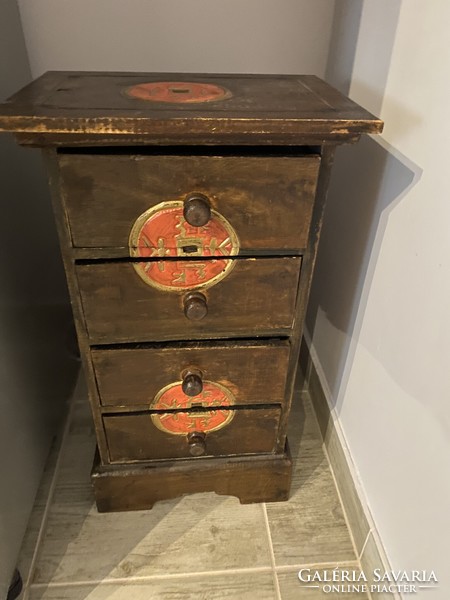 Wooden chest of drawers with a Chinese motif