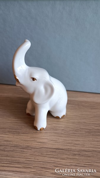 Aquincumi porcelán elefánt Hanzély Jenő tervezte