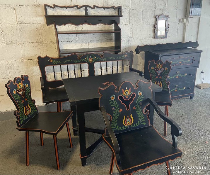 Dining set painted with folk motifs from the 1930s