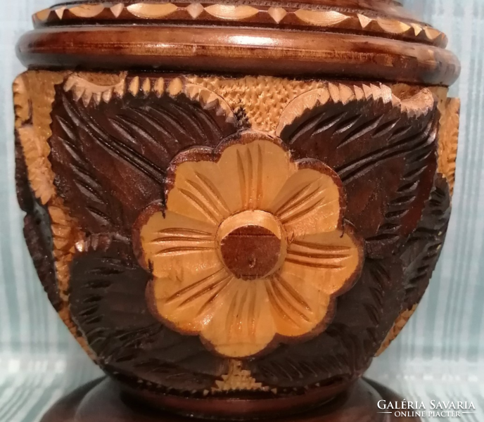 Faragott váza fából,kézműves, 28 cm, száraz virágnak