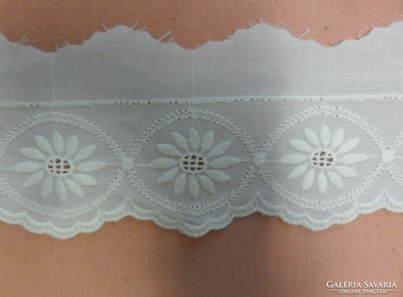 Madeira cotton lace 8 cm wide. 11 meters long.