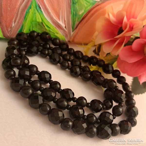 Old bizzu string of beads 76 cm