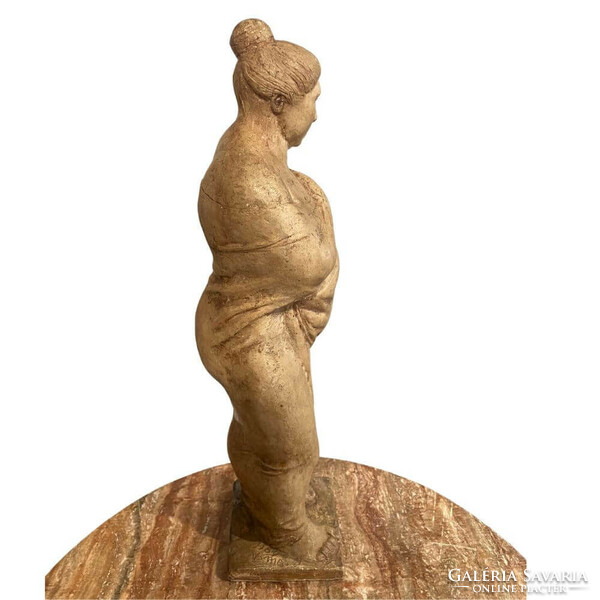 Female terracotta statue - m1440