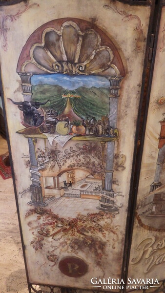The painted screen of the Rosentstein restaurant is a specialty