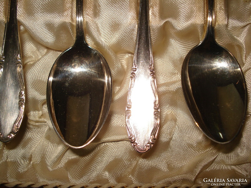 Beautiful silver teaspoon set in original box.