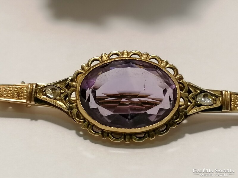 14K Hungarian hallmarked yellow gold brooch with amethyst and diamond