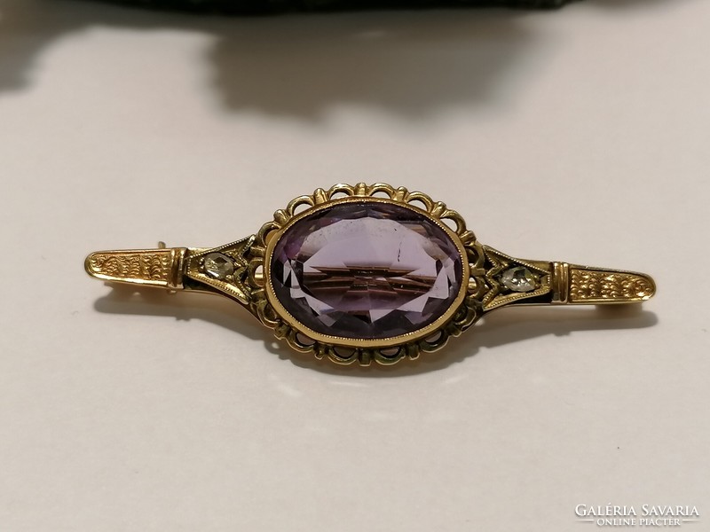 14K Hungarian hallmarked yellow gold brooch with amethyst and diamond