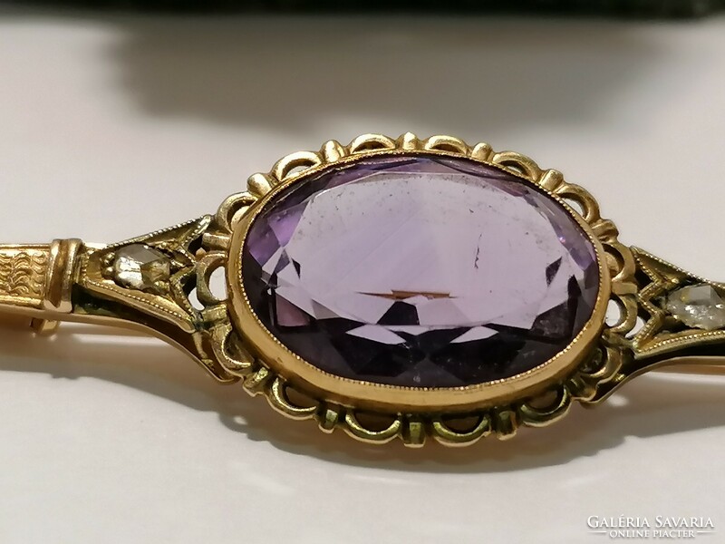 14K Hungarian hallmarked yellow gold brooch with amethyst and diamond