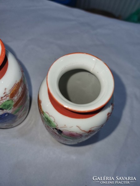 2 Japanese porcelain vases