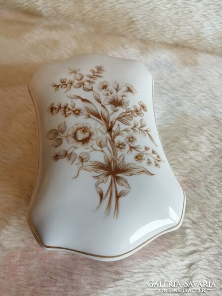 Hollóházi porcelán nagy bonbonier barna virágos díszítéssel
