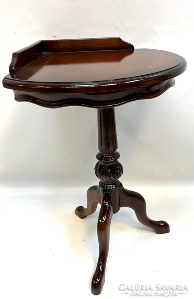 Antique style corner table