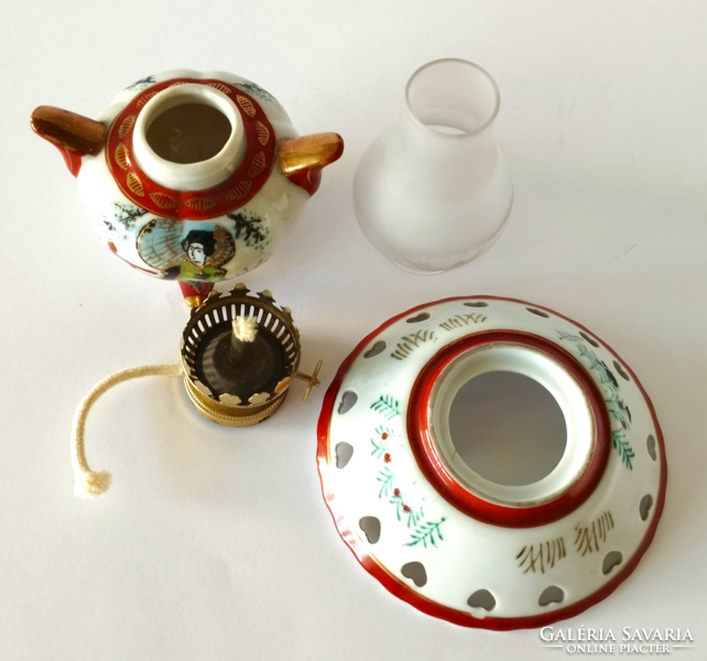 RITKASÁG!!! ANTIK EREDETI KÉZZEL FESTETT JELZETT KUTANI JAPÁN PORCELÁN KIS OLAJ,PETRÓLEUM LÁMPÁS