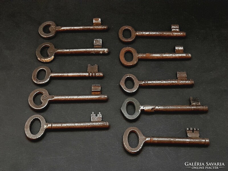 Old keys, 10 in one, 8 - 8.5 cm