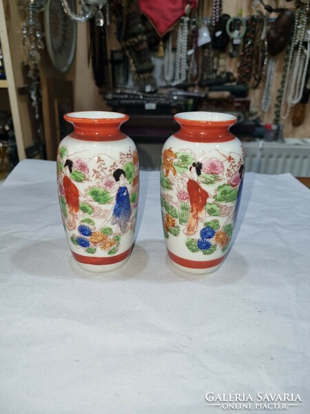 2 Japanese porcelain vases