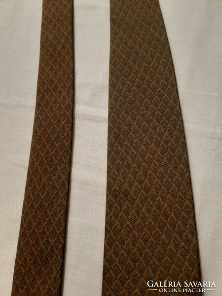 Grés paris silk tie - handmade - elegantly curved (24)