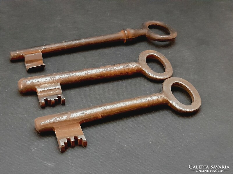 Antique keys, 3 in one, 9.3 - 11.4 cm