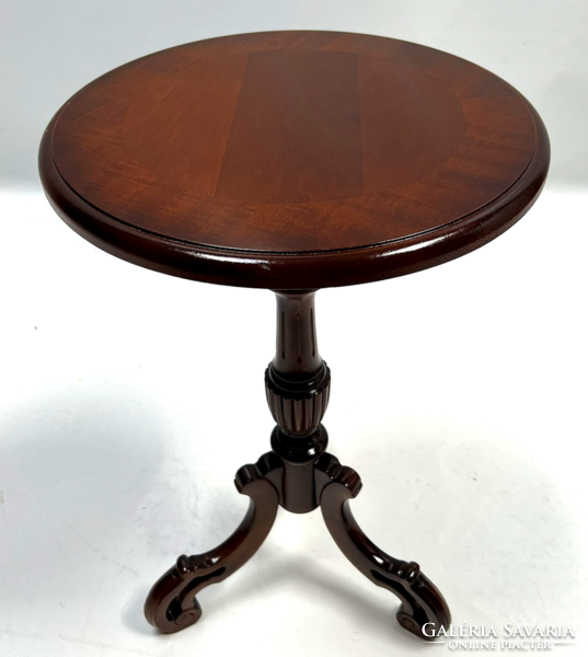 Antique style round table