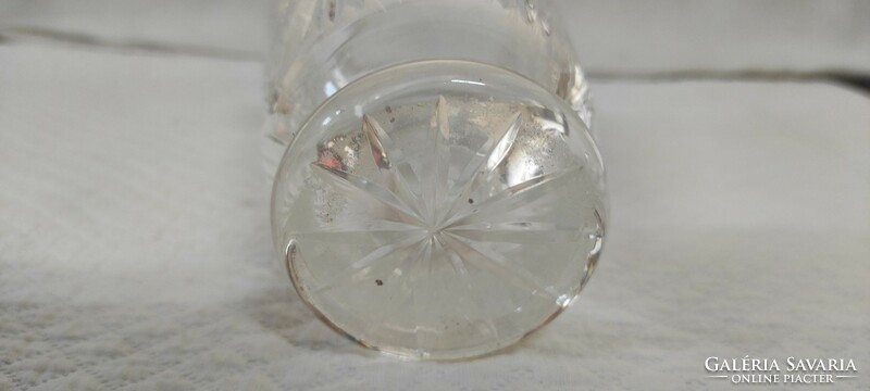 Kis csiszolt kristály váza