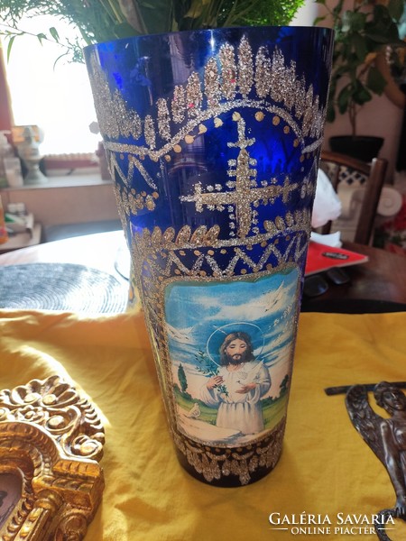 Egyházi dísz váza