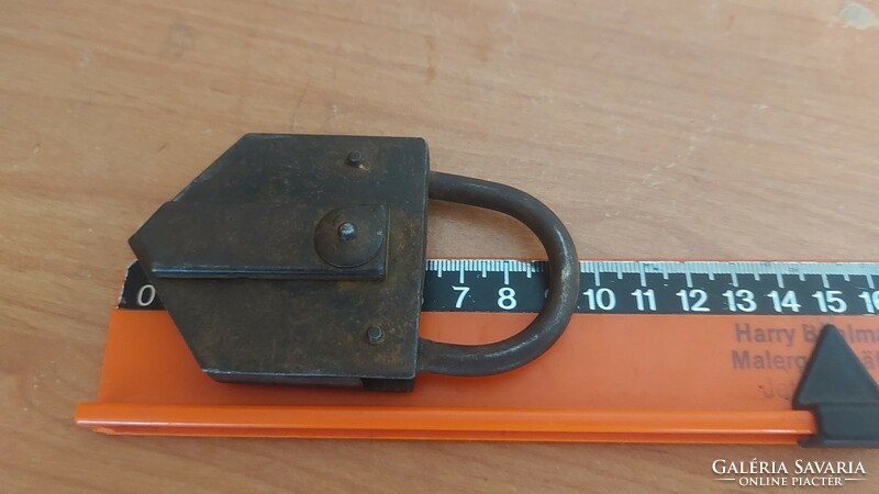 (K) interesting old padlock