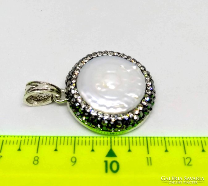 Shell round mother-of-pearl pendant in marcasite and cz crystal socket
