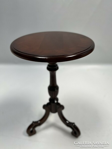 Antique style round table